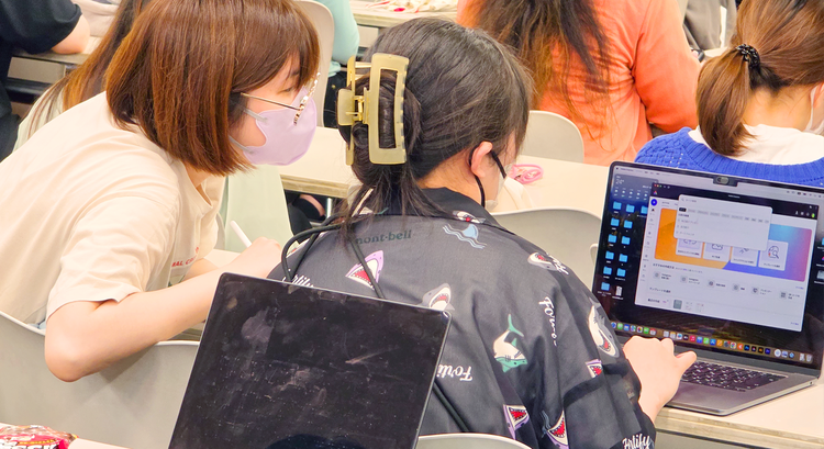 ノートパソコンで作業をしている人たち AI 生成コンテンツは誤りを含む可能性があります。