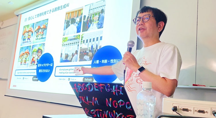 人, 屋内, 男, 立つ が含まれている画像 AI 生成コンテンツは誤りを含む可能性があります。