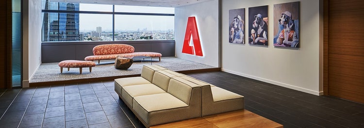 部屋に備えている様々な家具 AI 生成コンテンツは誤りを含む可能性があります。