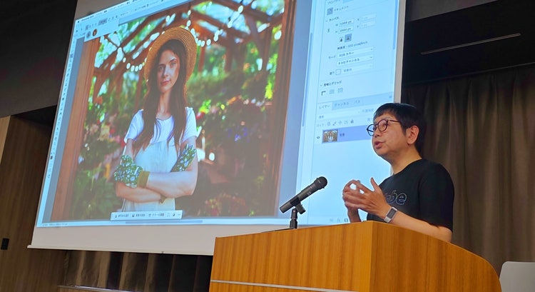 ノートパソコンで作業をしている男性 AI 生成コンテンツは誤りを含む可能性があります。