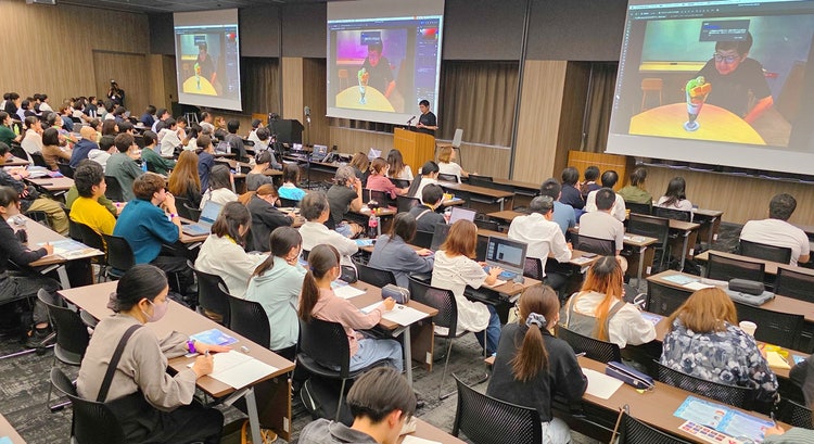 椅子に座っている人々 AI 生成コンテンツは誤りを含む可能性があります。