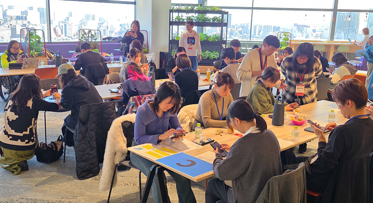 テーブルを囲む人々 AI 生成コンテンツは誤りを含む可能性があります。