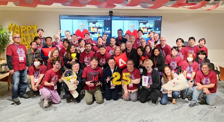 人, 子供, ポーズ, グループ が含まれている画像 AI 生成コンテンツは誤りを含む可能性があります。