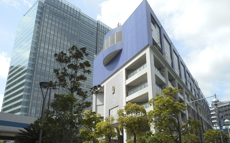 東京都立芝商業高等学校の外観