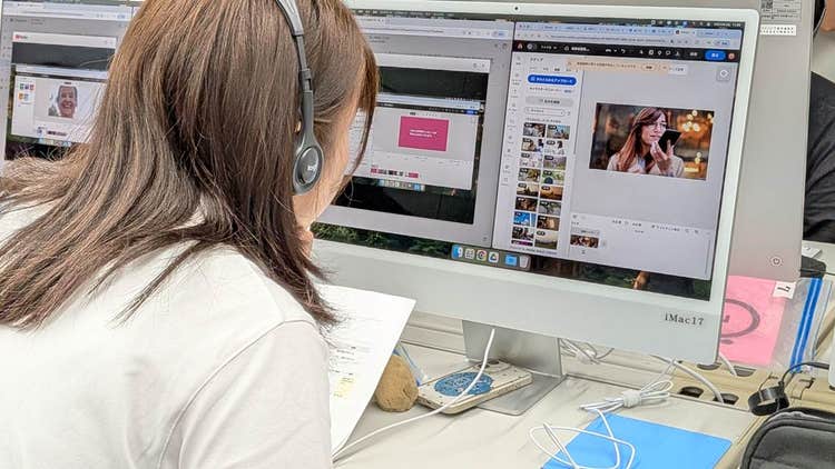 Adobe Expressで動画制作に取り組む生徒の様子