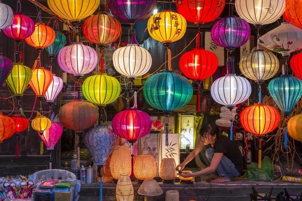 Lantern-shop-at-night-market-Hoi-An-Vietnam-1024x683